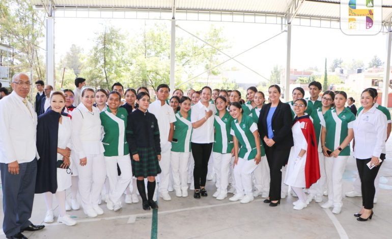 Jeovana Alcántar asistió al último acto cívico de los alumnos del CONALEP, y entrega de reconocimientos a personal docente y administrativo