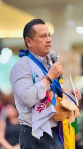 Entre el aroma a copal y los llamados a la unidad, Carlos Torres Piña reúne a simpatizantes en Uruapan