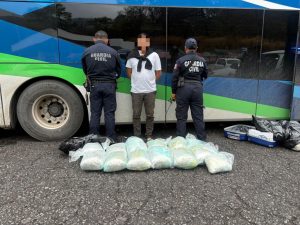 Aseguran Guardianes del Camino más de 27 kg de mariguana en la Autopista Siglo XXI.