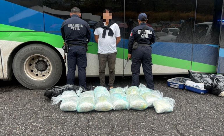 Aseguran Guardianes del Camino más de 27 kg de mariguana en la Autopista Siglo XXI.