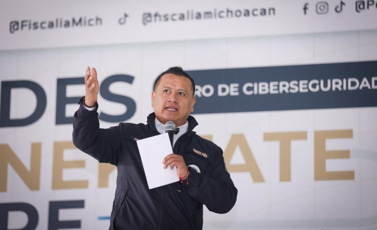 Torres Piña llama a juventudes de Tlalpujahua a prevenir riesgos digitales durante foro “Desconek-tate y Reconek-tate”