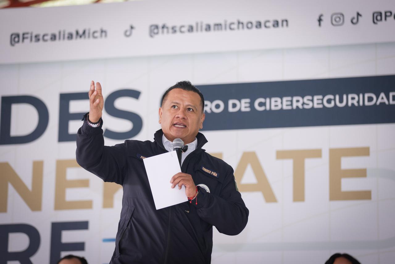 Torres Piña llama a juventudes de Tlalpujahua a prevenir riesgos digitales durante foro “Desconek-tate y Reconek-tate”