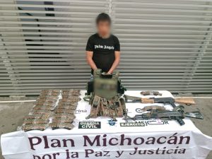 Tras repeler agresión, SSP y Defensa detienen a dos hombres en posesión de dos fusiles.