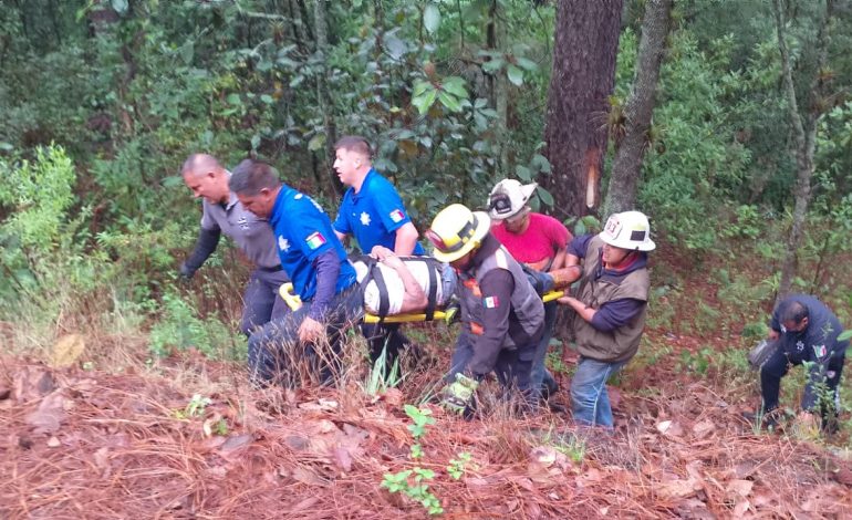Hombre Rescatado tras Caer a Barranca en Ciudad Hidalgo