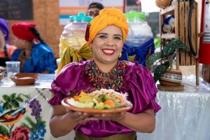 Jalo Futbolero arranca mañana con cocineras tradicionales y partidos en pantalla gigante.
<br>