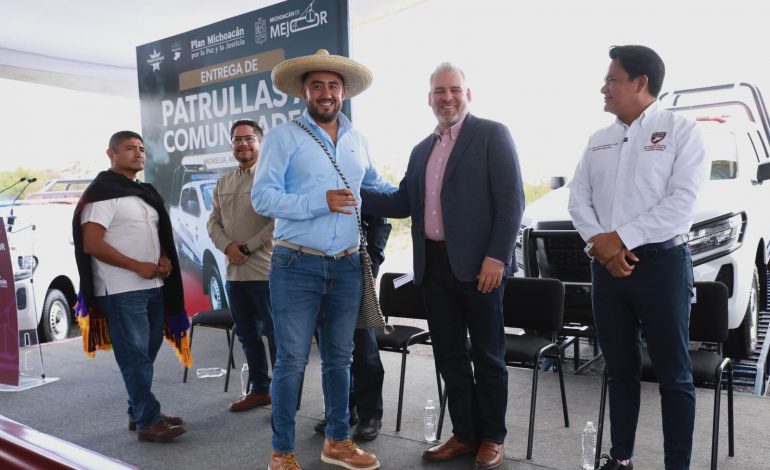 Refuerza Bedolla seguridad en comunidades indígenas con entrega de patrullas