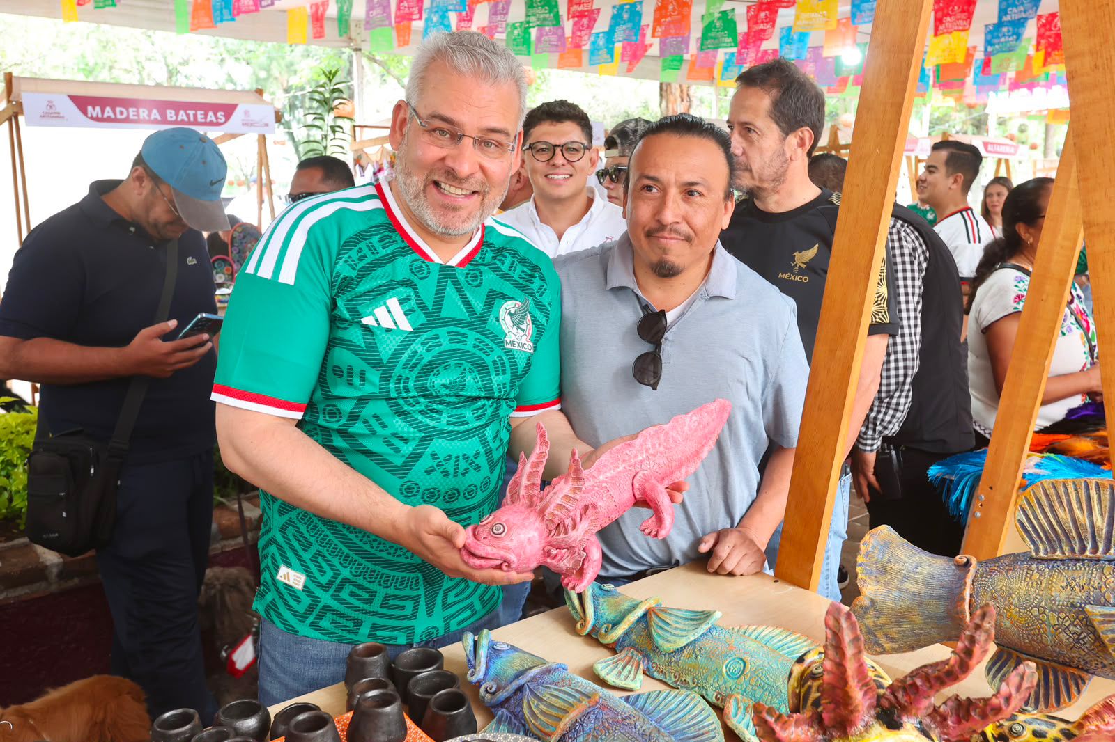 Artesanías, gastronomía y cultura: el «Jalo Futbolero» reúne lo mejor de Michoacán, destaca Bedolla.