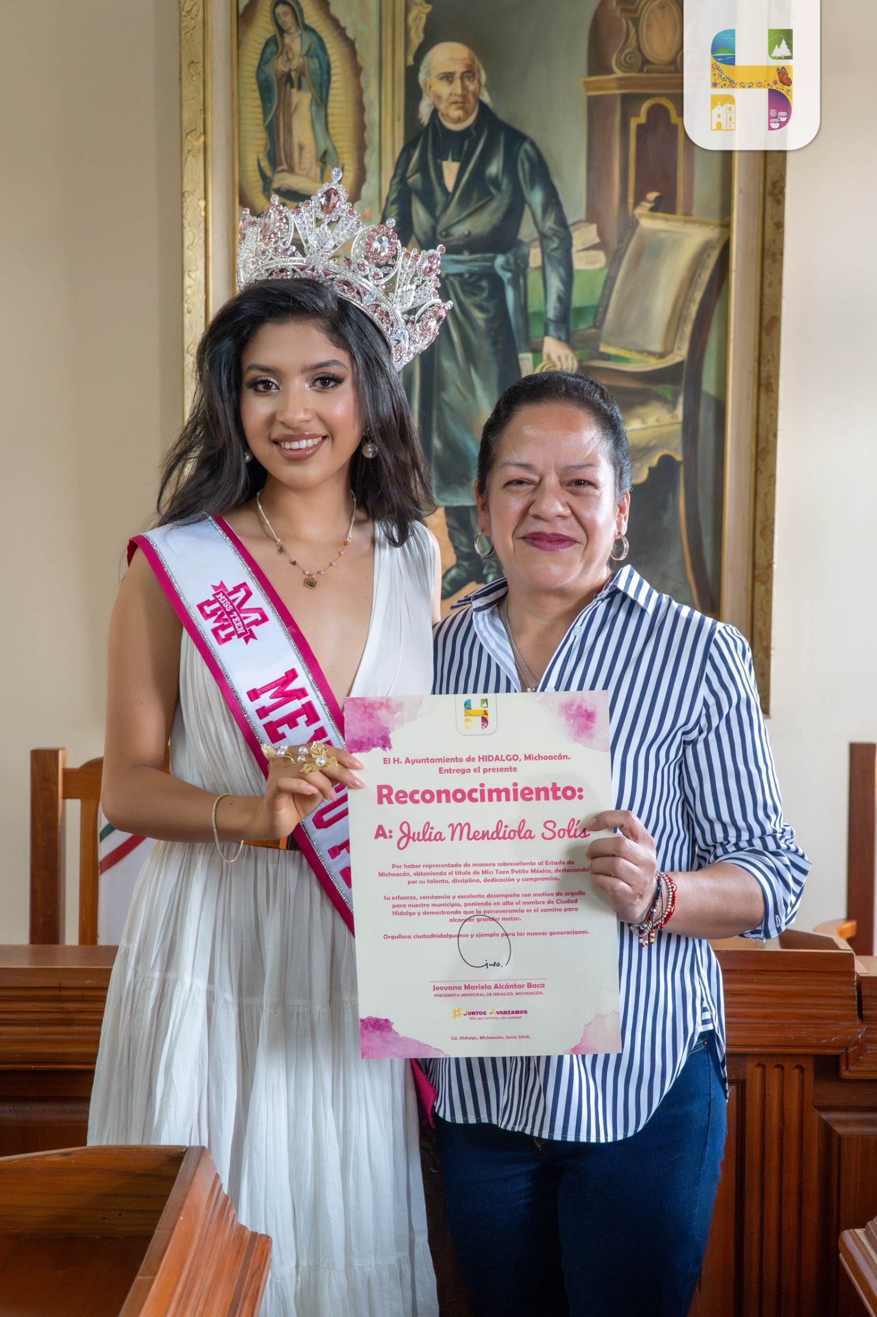 Jeovana Alcántar reconoce el talento de Julia Mendiola, ganadora nacional de Miss Teen Petite México 2026