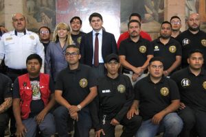 Toño Ixtláhuac reconoce la labor del Heroico Cuerpo de Bomberos y voluntarios de Zitácuaro<br>