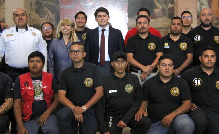 Toño Ixtláhuac reconoce la labor del Heroico Cuerpo de Bomberos y voluntarios de Zitácuaro