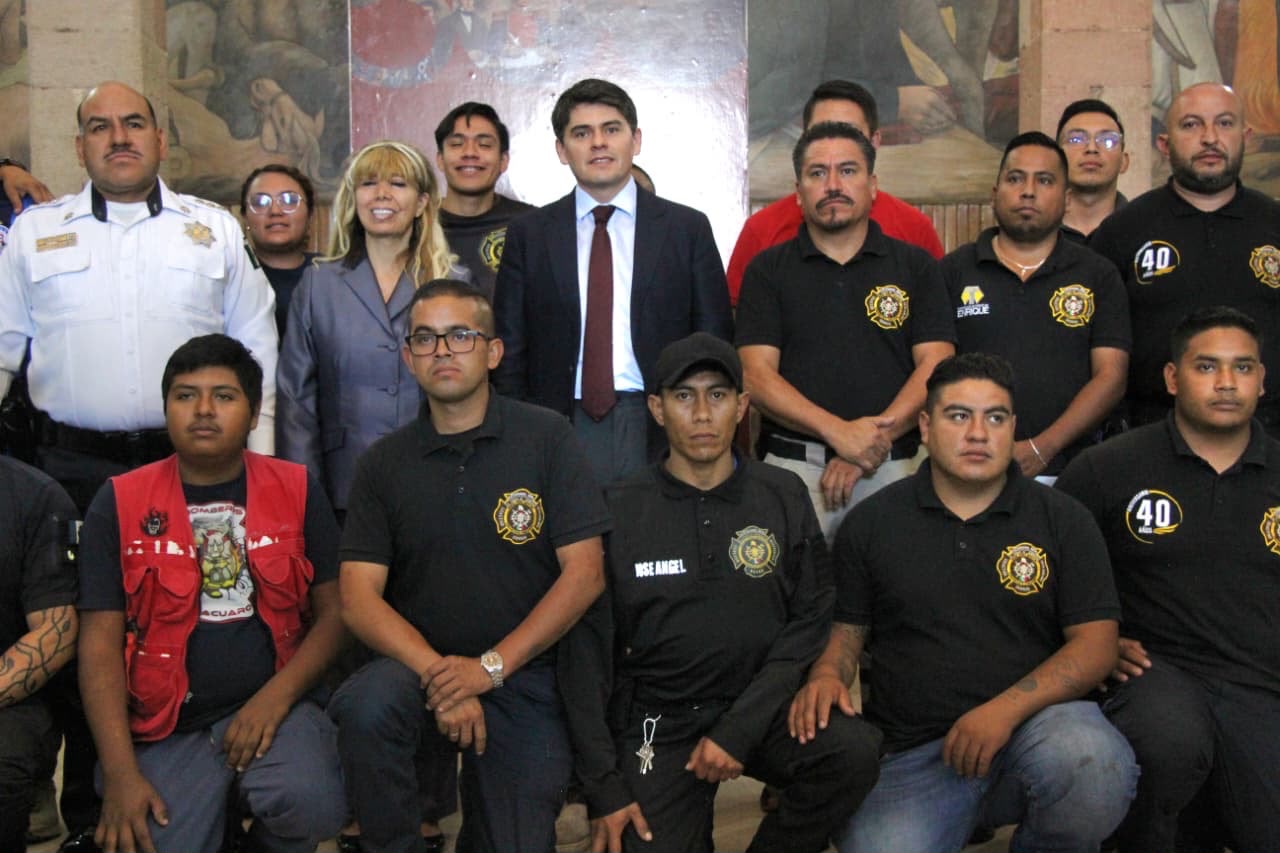Toño Ixtláhuac reconoce la labor del Heroico Cuerpo de Bomberos y voluntarios de Zitácuaro