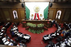 Aprueba Congreso del Estado licencia a Carlos Torres Piña, para ausentarse del cargo de Fiscal General de Michoacán.
