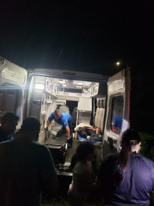 TRES PERSONAS LESIONADAS TRAS CHOQUE CONTRA OBJETO FIJO EN AVENIDA MORELOS ORIENTE.