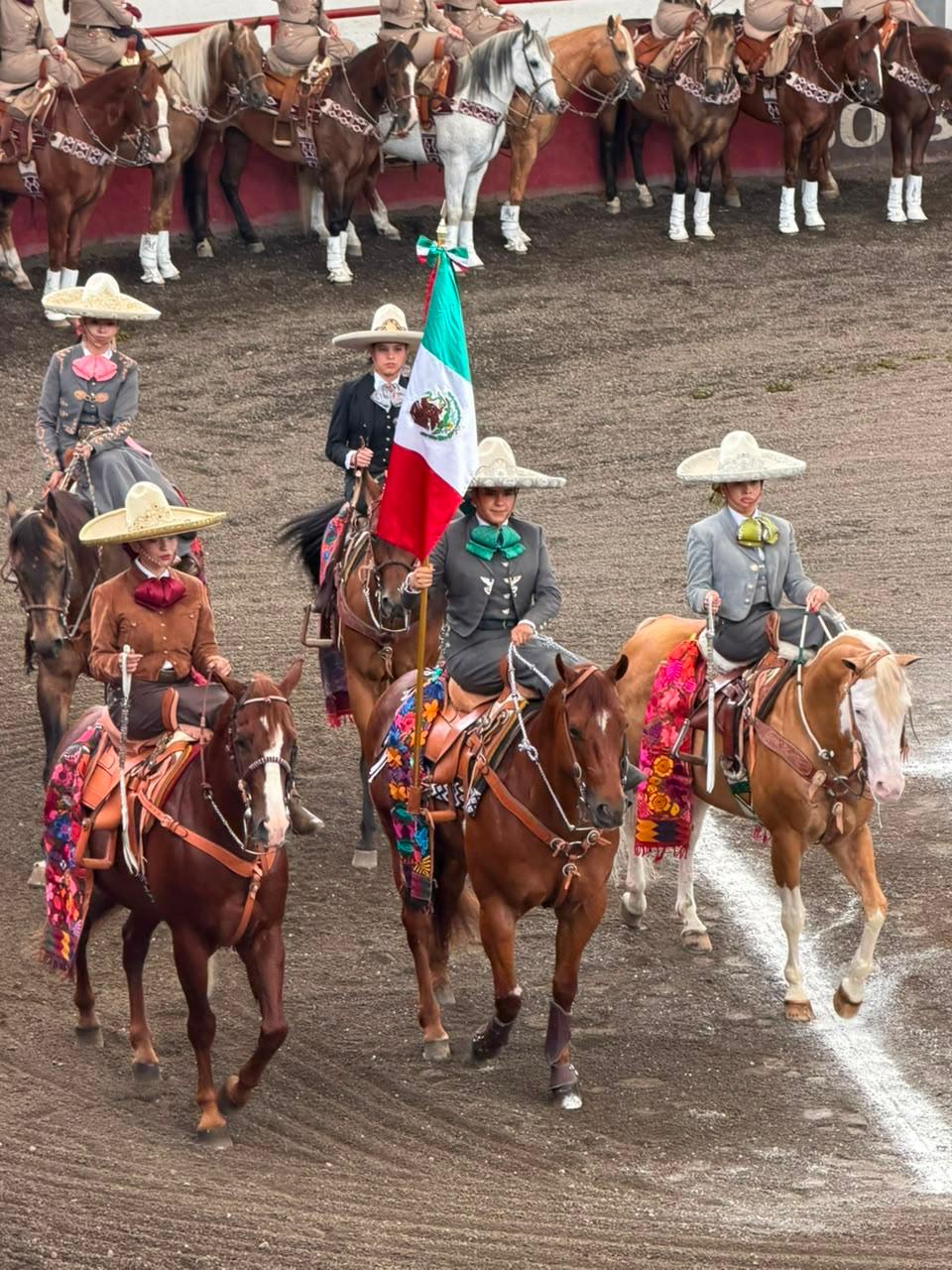 Corona Michoacán a sus nuevas soberanas de la charrería en el Estatal de Escaramuzas 2026.