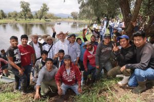 Siembra de 40 mil peces en el lago de Pátzcuaro, prioridad para su rescate: Bedolla.