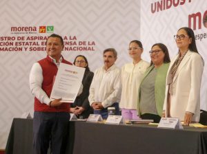 Carlos Torres Piña se registra por la coordinación de Morena para defender la Cuarta Transformación en Michoacán
