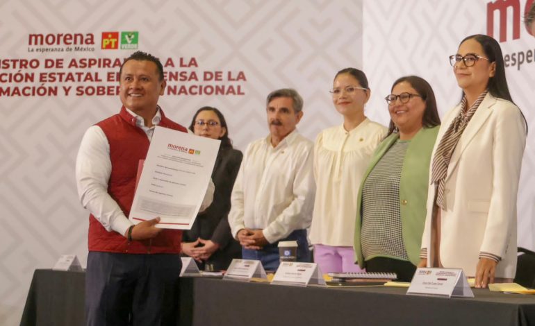 Carlos Torres Piña se registra por la coordinación de Morena para defender la Cuarta Transformación en Michoacán