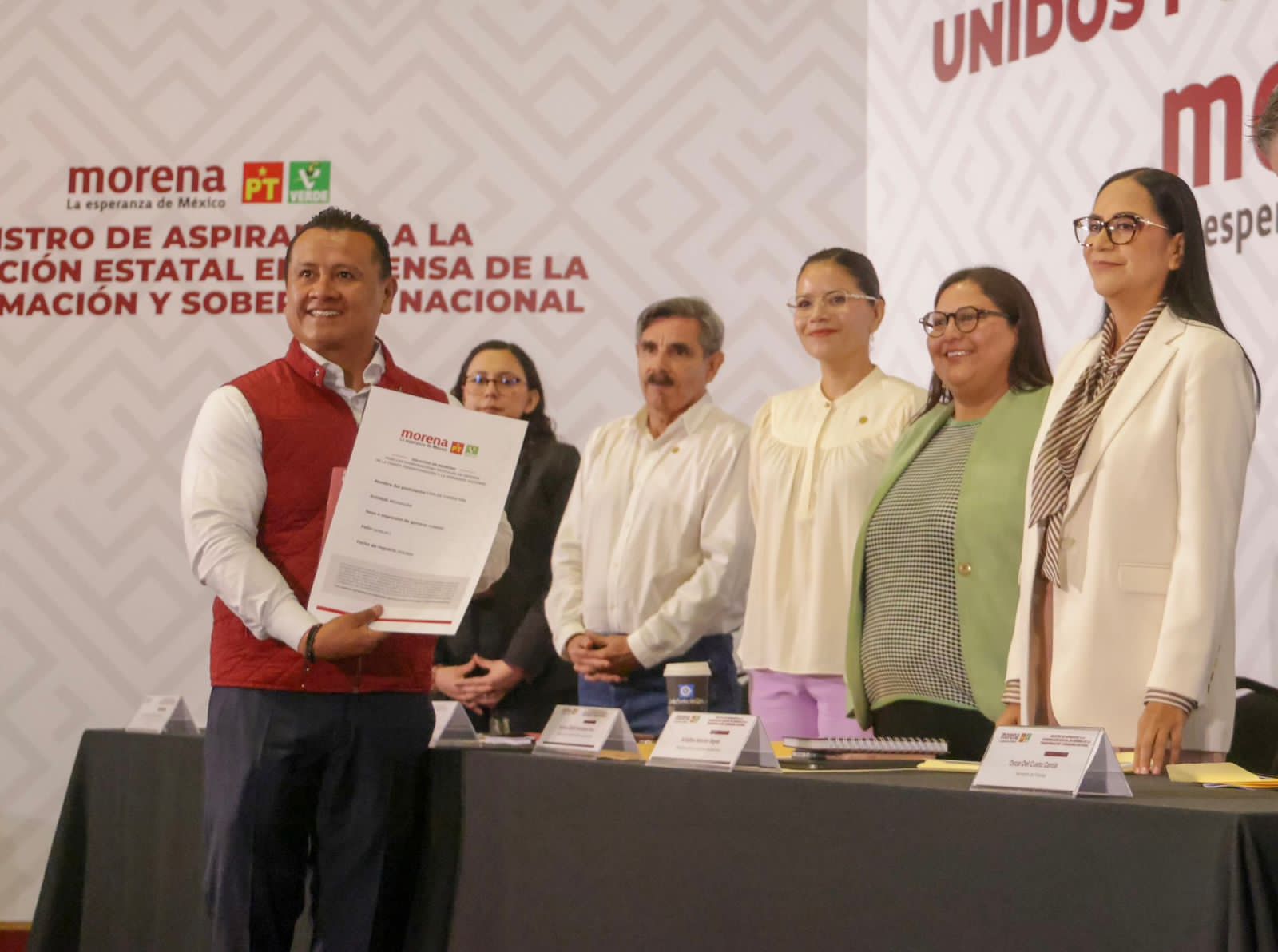 Carlos Torres Piña se registra por la coordinación de Morena para defender la Cuarta Transformación en Michoacán