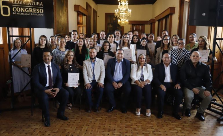 Congreso del Estado y STASPLE entregan constancias por capacitación a sus trabajadores