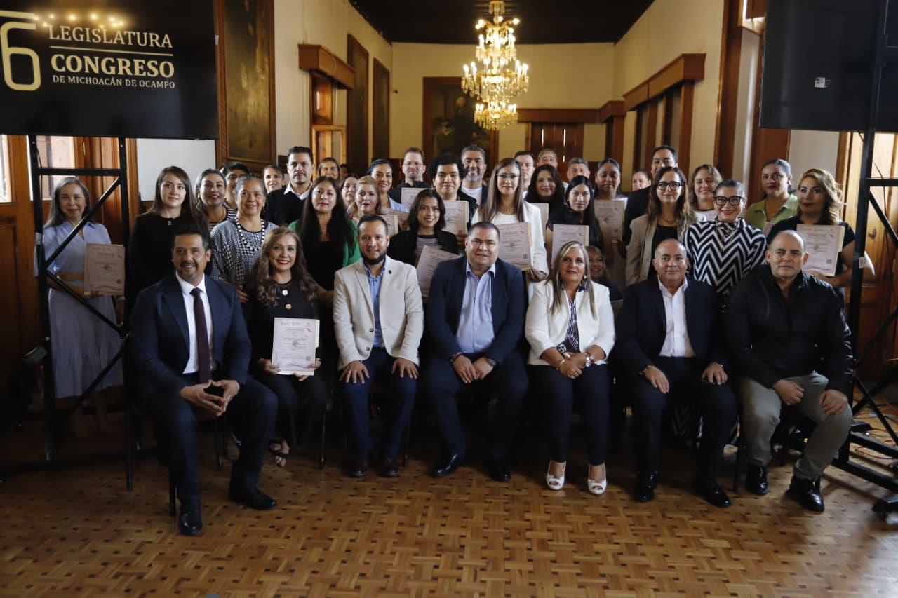 Congreso del Estado y STASPLE entregan constancias por capacitación a sus trabajadores