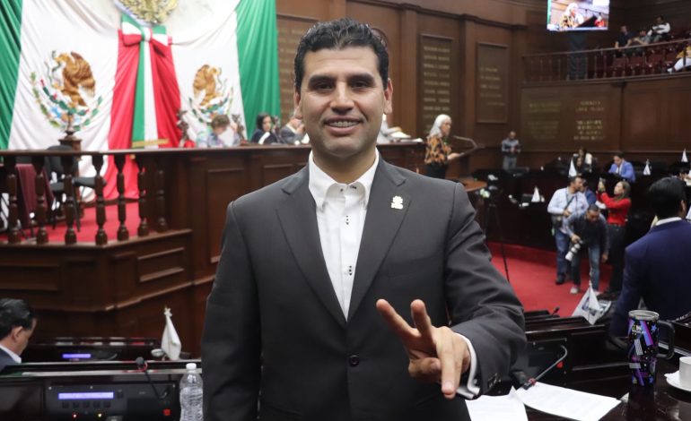 Octavio Ocampo celebra aprobación de reforma constitucional contra la reelección inmediata