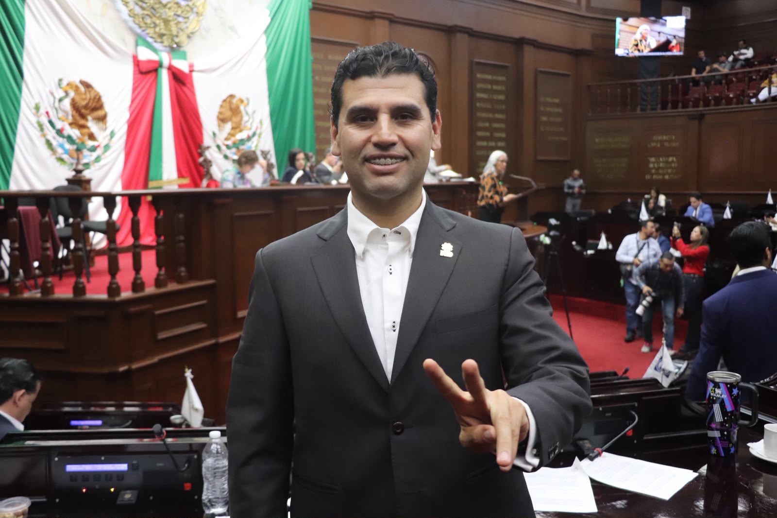 Octavio Ocampo celebra aprobación de reforma constitucional contra la reelección inmediata