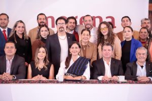 Gaby Molina dialoga con profesionistas para fortalecer la Transformación en Michoacán