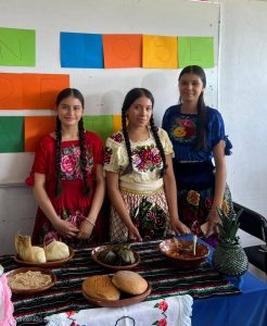 Más de 700 estudiantes del Cecytem concluyen clases de lenguas originarias