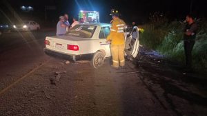 Fuerte choque y volcadura movilizan a cuerpos de emergencia en Atapaneo