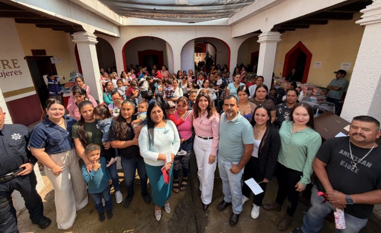 Seimujer lleva apoyos de la Caravana “Jalo por las Mamás” a Tzitzio
