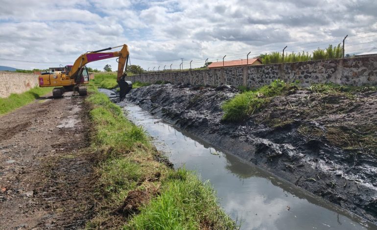 SCOP realiza trabajos de limpieza en canales pluviales de San Juanito y La Minzita: Rogelio Zarazúa