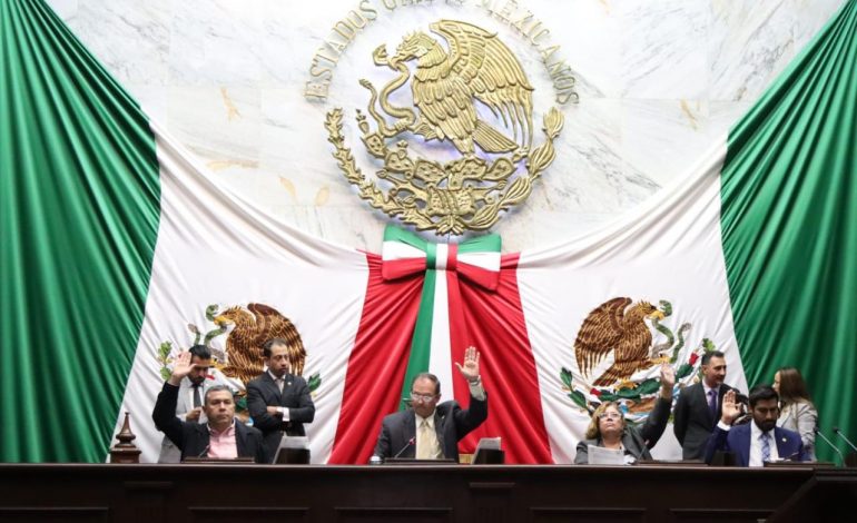 Legisladores aprueban que conductores porten licencias y tarjetas de circulación digitales