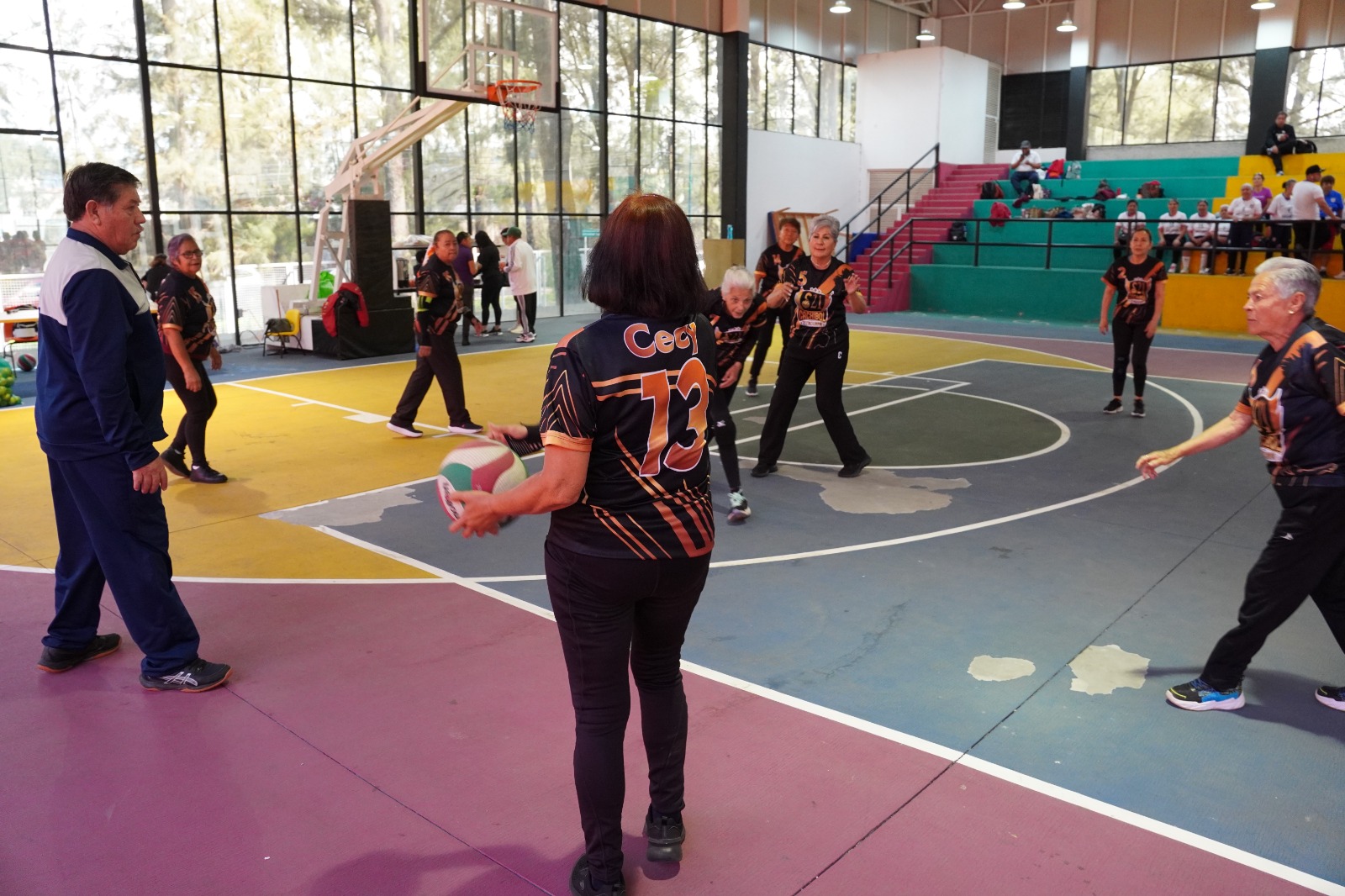 Primer Encuentro Estatal de Cachibol reúne a 14 equipos de personas adultas mayores