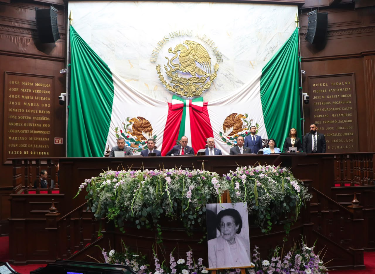 Congreso de Michoacán honró el legado de Amalia Solórzano Bravo con letras de oro