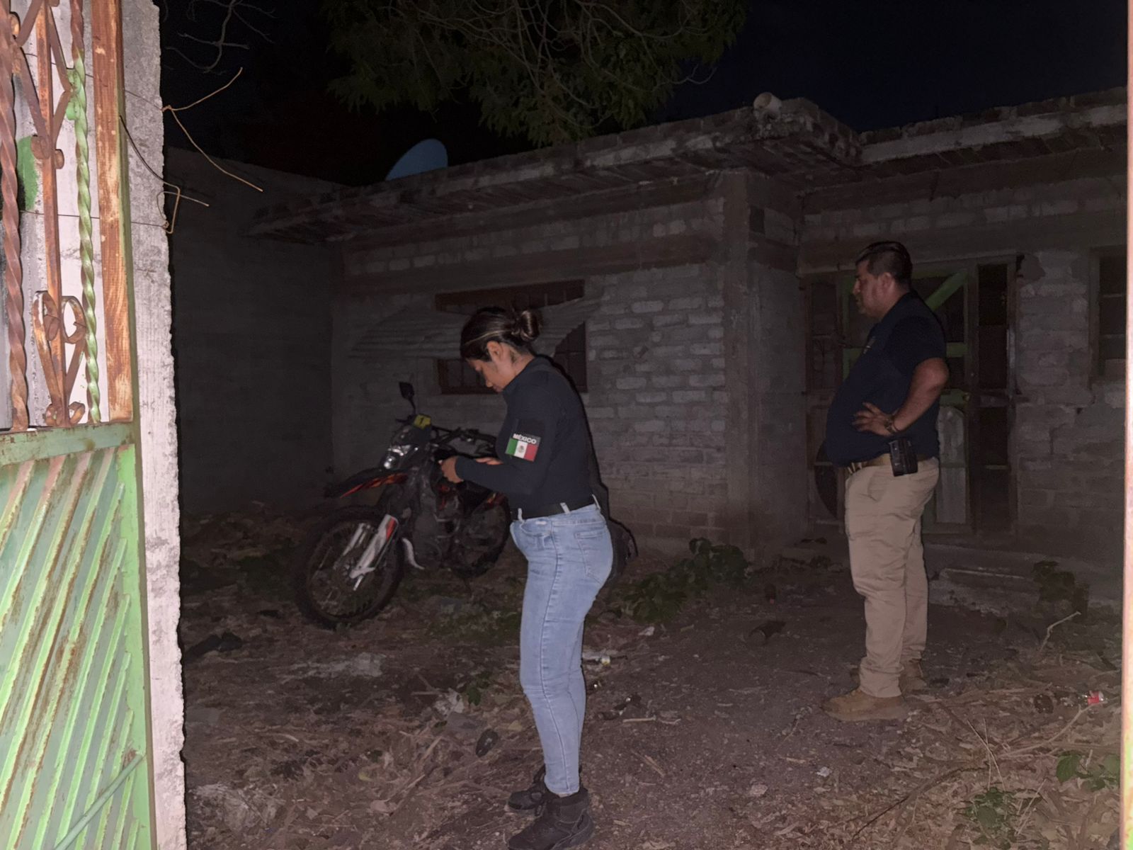 Ejecuta FGE cateo y recupera motocicleta con reporte de robo