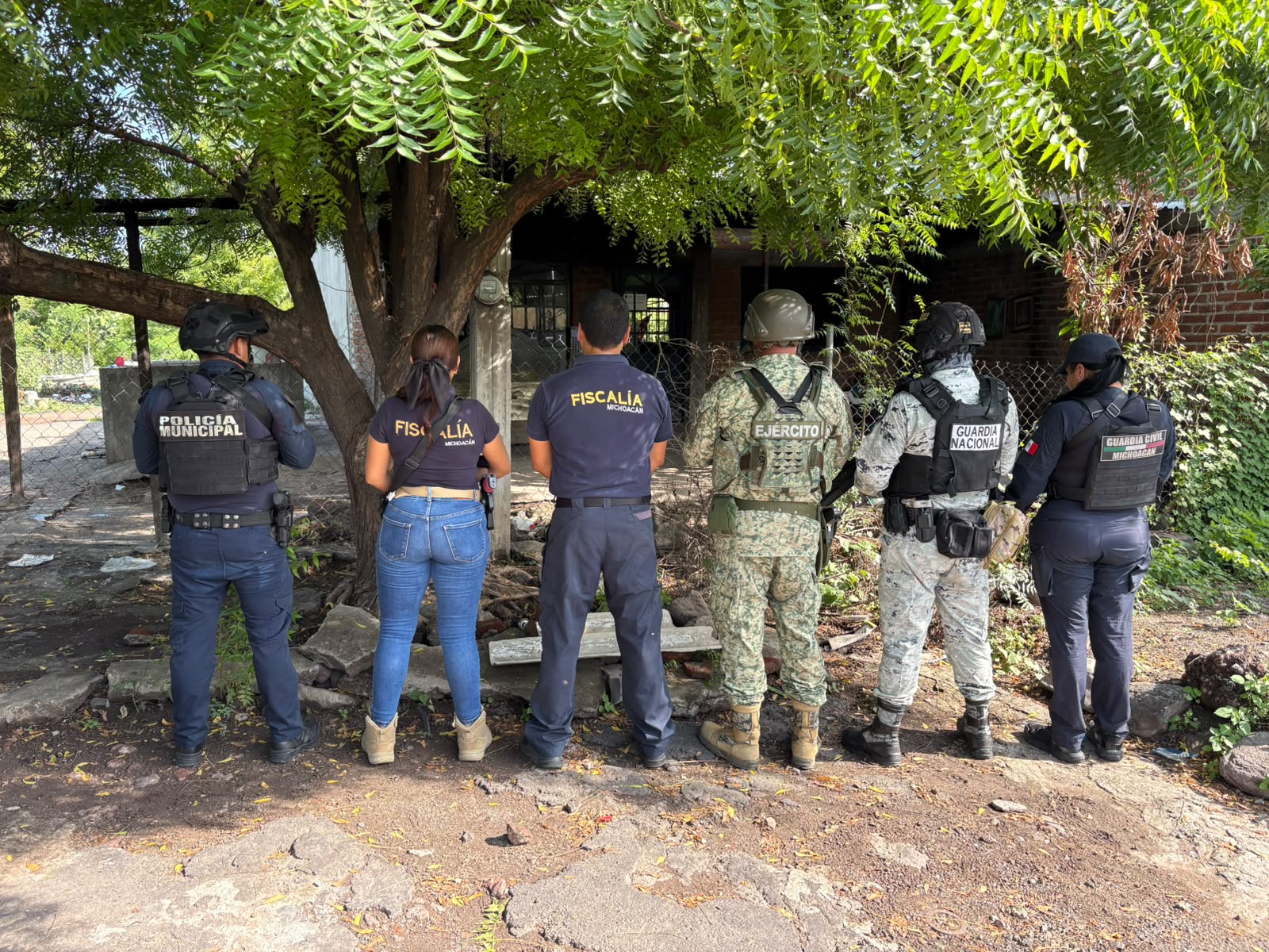 En cateo, asegura FGE droga y detiene a 3 personas