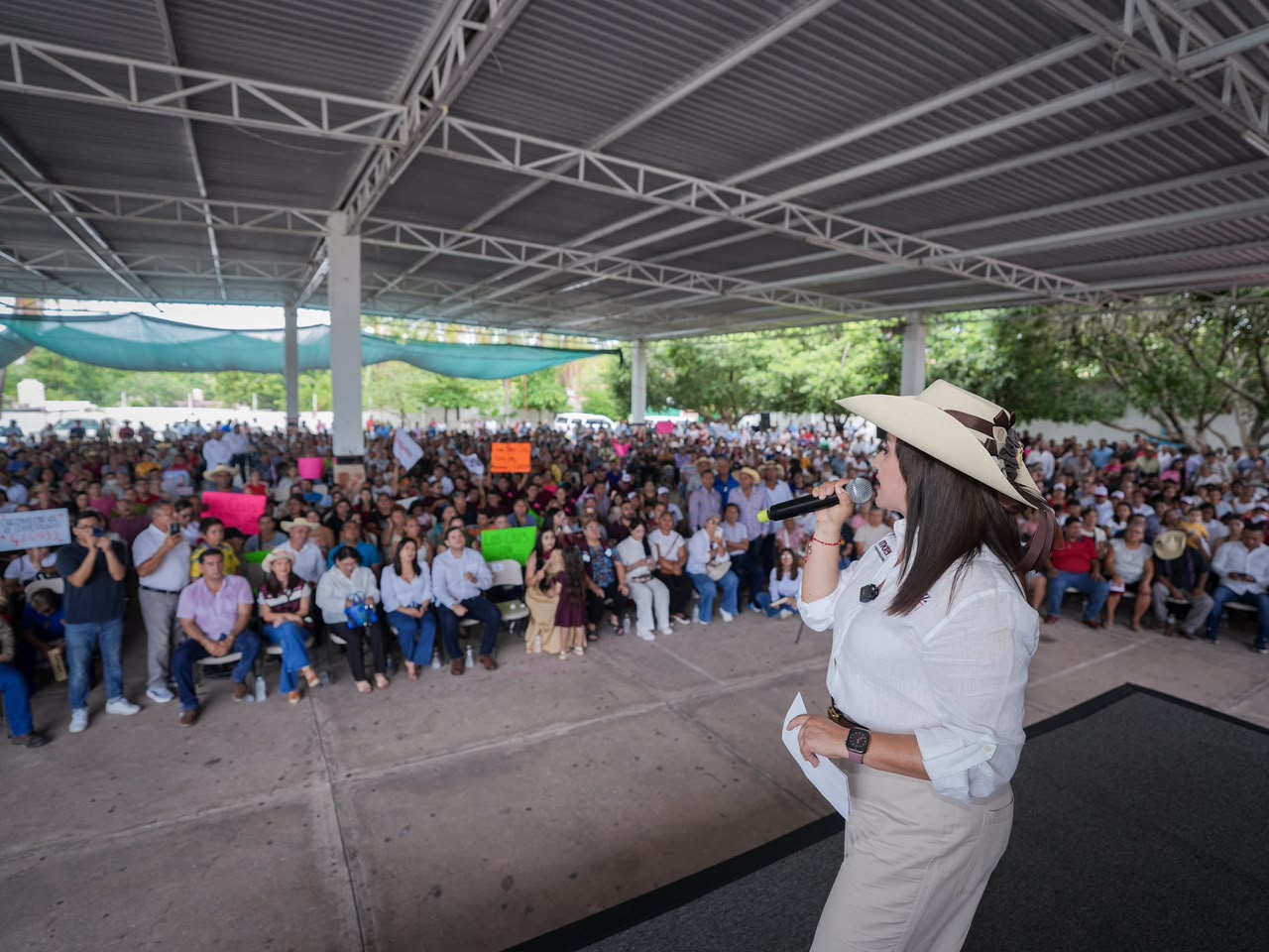 Gladyz Butanda suma a Huetamo a la defensa de la transformación