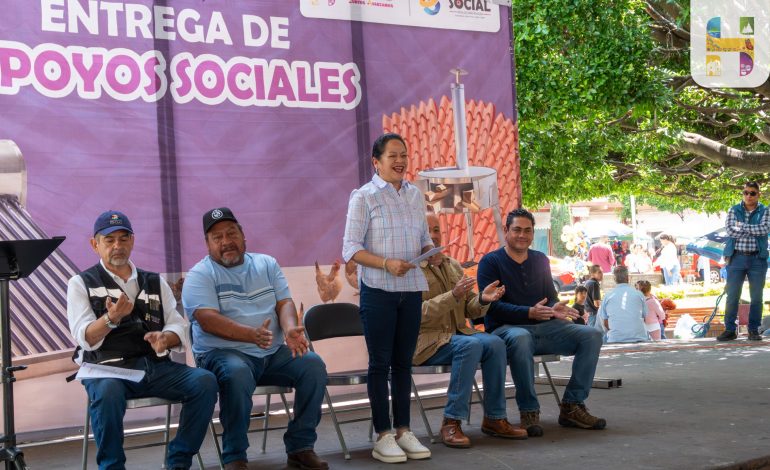 Más de 67 familias reciben apoyos sociales en la décima octava entrega del Ayuntamiento