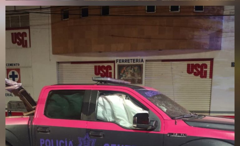 Accidente en la Av. Morelos Oriente deja cuatro elementos de la Policía de Género y un automovilista lesionados.