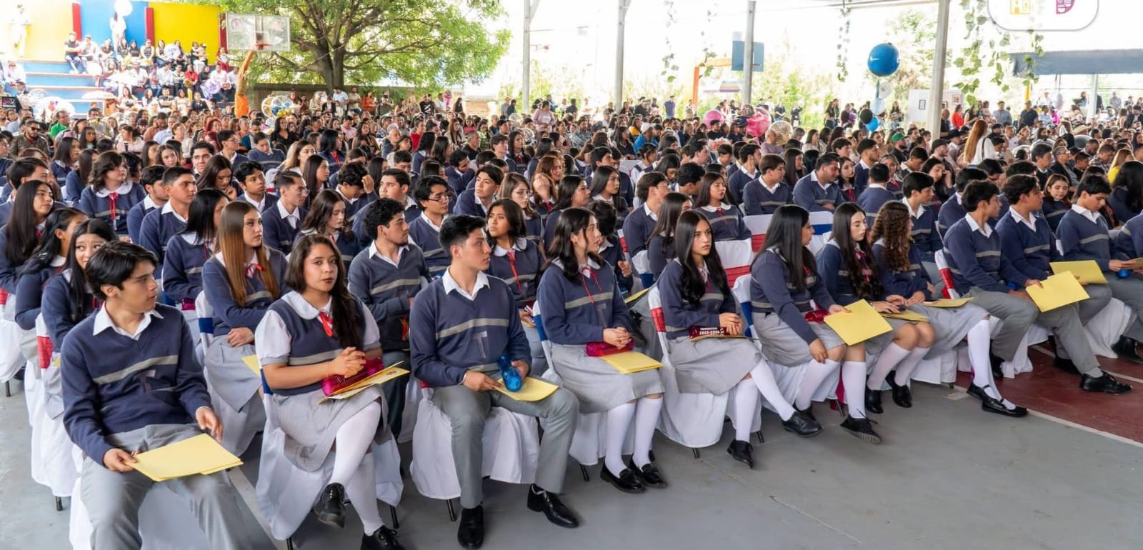 De la preparatoria Taximaroa, egresó la generación 2023-2026