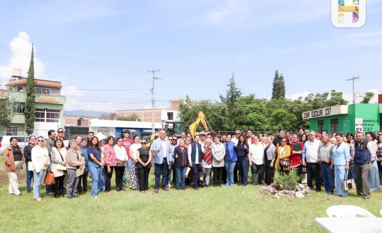 Jeovana Alcántar reafirma su compromiso con la educación al iniciar obra del Sector 05