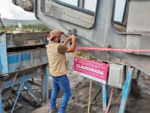 Proam clausura banco de materiales, trituradoras y asfaltadora en Lagunillas