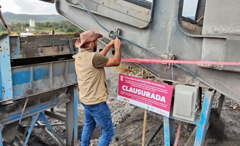 Proam clausura banco de materiales, trituradoras y asfaltadora en Lagunillas