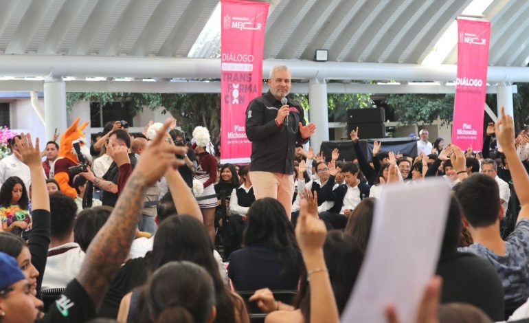 Ciclo escolar 2026-2027 llegará con internet gratuito para estudiantes, a través de D4TA: Bedolla