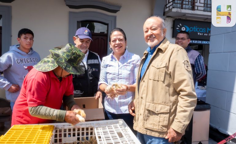 Gobierno de Hidalgo impulsa el autoempleo con entrega de más de 500 aves de doble propósito