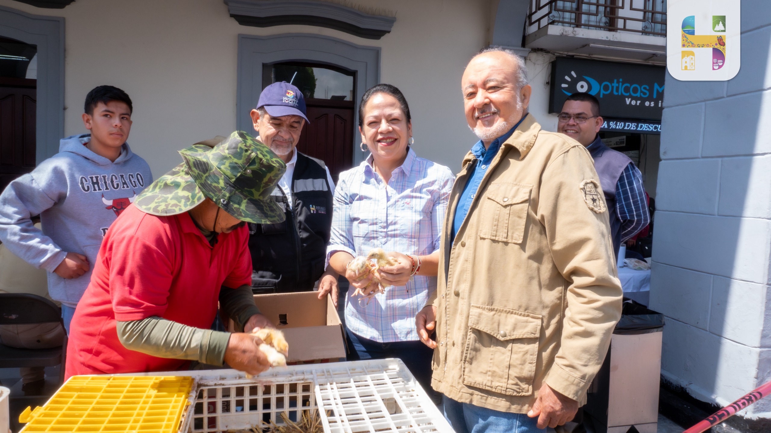 Gobierno de Hidalgo impulsa el autoempleo con entrega de más de 500 aves de doble propósito