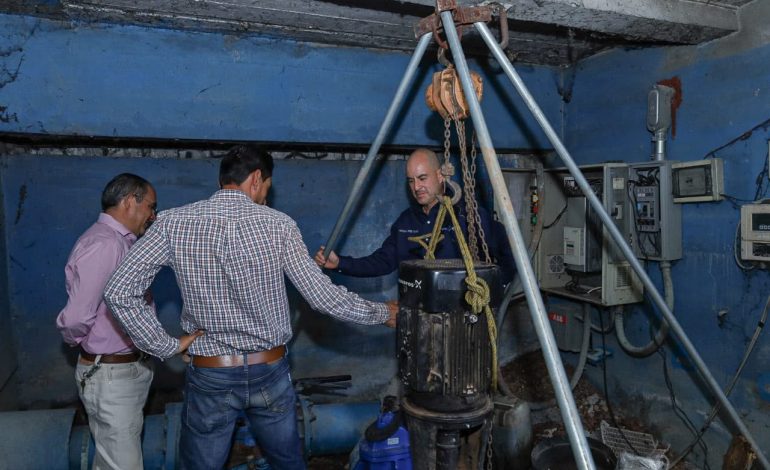 Supervisa Adolfo Torres acciones emergentes para restablecer el servicio en el rebombeo Guillermo Prieto