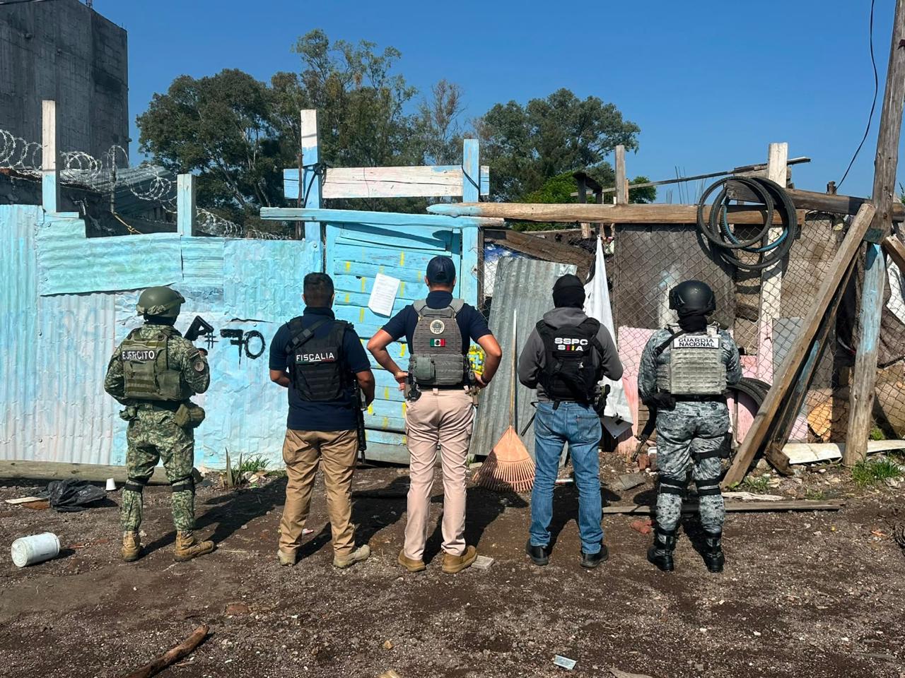 Desarticula FGE dos puntos de narcomenudeo en Morelia; asegura más de 5 mil 500 dosis de droga, armas y detiene a cinco personas