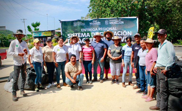 Entrega Sader biotanques en Aquila, para fortalecer manejo sustentable del agua