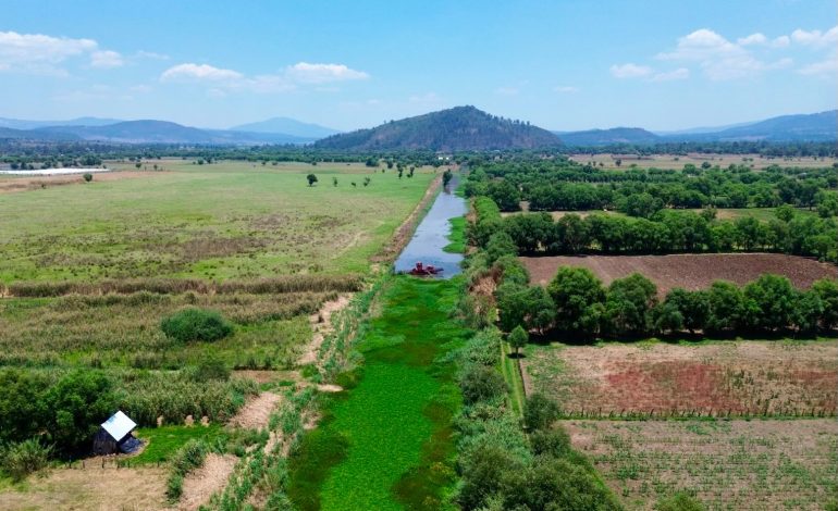 Canal Chapultepec aporta 500 litros de agua por segundo al lago de Pátzcuaro